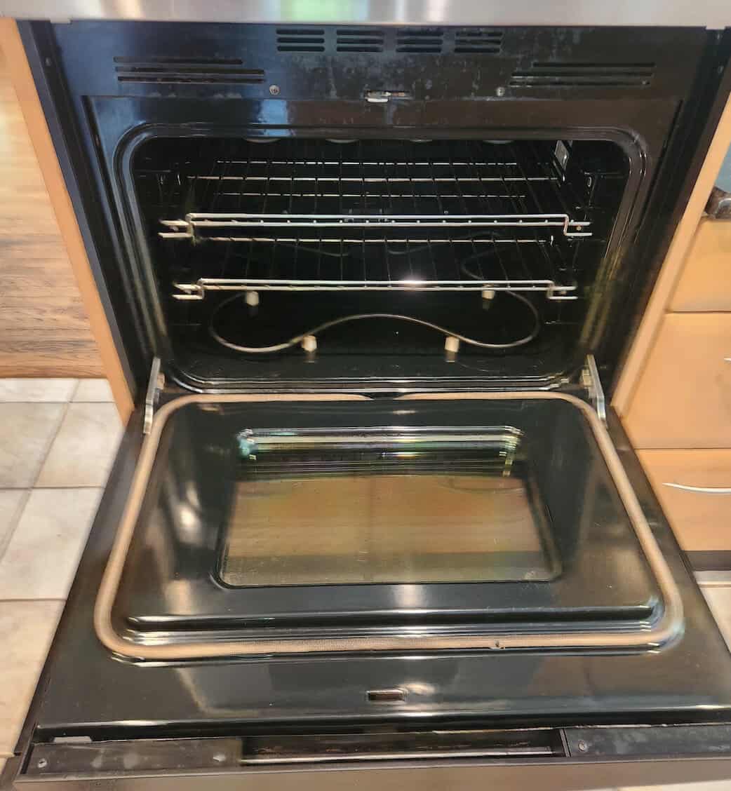 Oven after professional deep cleaning